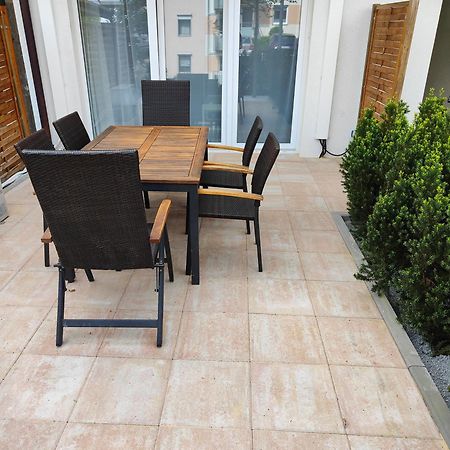 Eleonoras Ferienwohnung In Wuerzburg Stadt Mit Terrasse Im Erdgeschoss Inklusive Eigenen Parkplaetzen Vor Der Tuer Kültér fotó