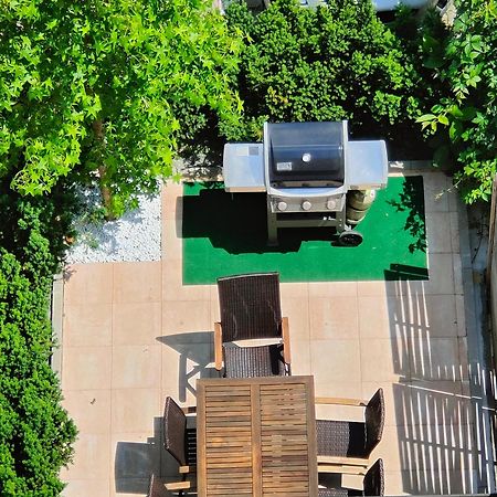 Eleonoras Ferienwohnung In Wuerzburg Stadt Mit Terrasse Im Erdgeschoss Inklusive Eigenen Parkplaetzen Vor Der Tuer Kültér fotó