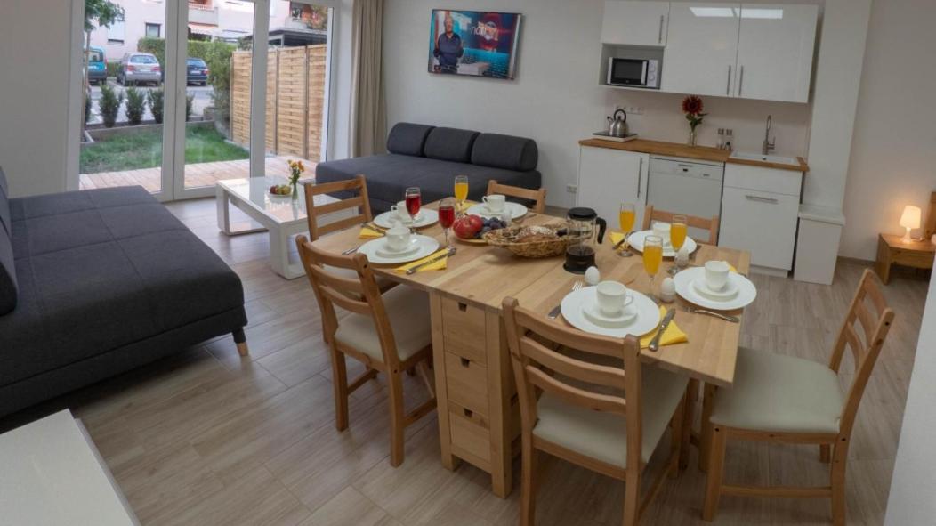 Eleonoras Ferienwohnung In Wuerzburg Stadt Mit Terrasse Im Erdgeschoss Inklusive Eigenen Parkplaetzen Vor Der Tuer Kültér fotó