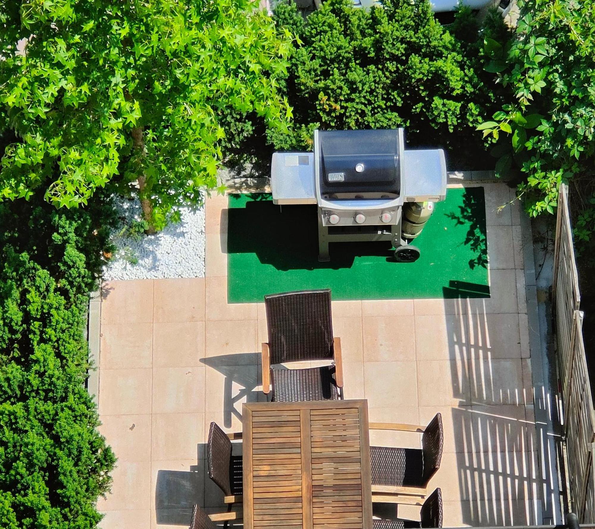 Eleonoras Ferienwohnung In Wuerzburg Stadt Mit Terrasse Im Erdgeschoss Inklusive Eigenen Parkplaetzen Vor Der Tuer Kültér fotó